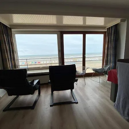 Les Pieds Dans Le Sable Nieuwpoort